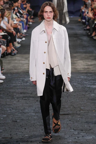 Look 12